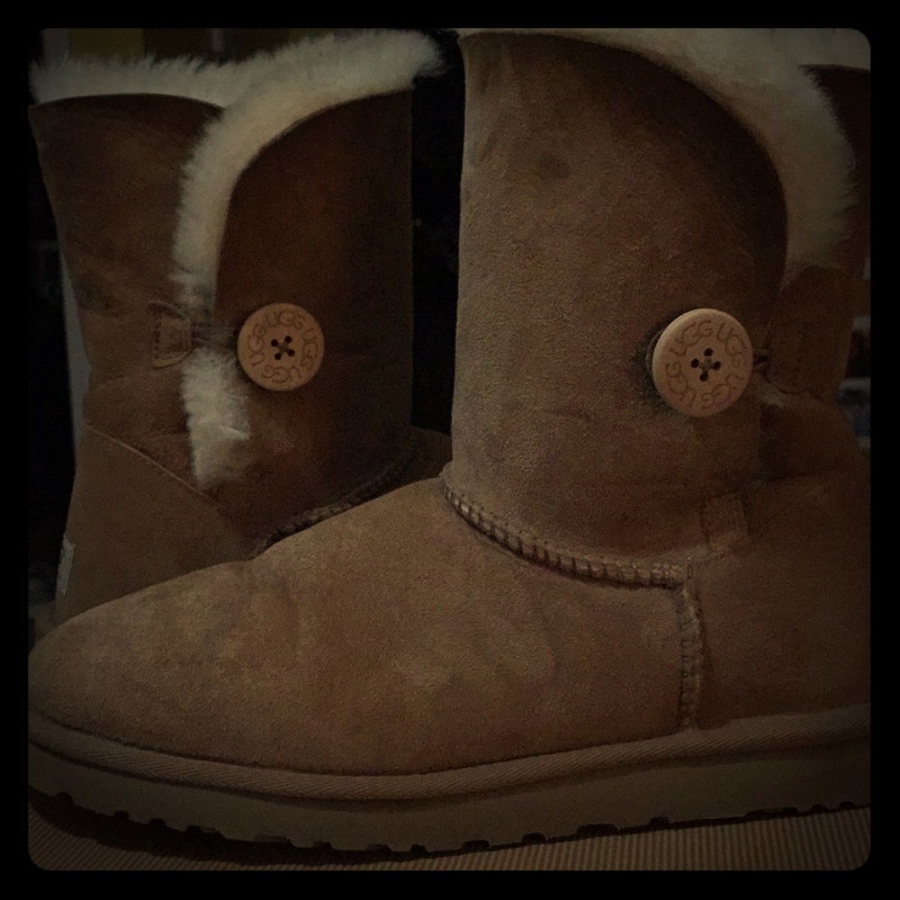 Used UGG Bailey Boots. Size 9. Chestnut.
